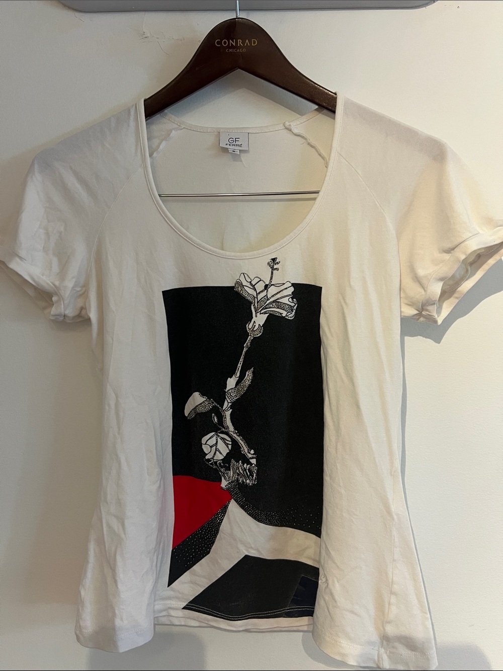 Gianfranco Ferre White Short-Sleeve Tee with Black and Red Graphic